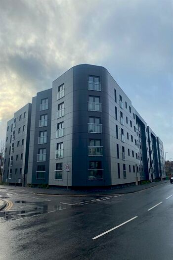 2 Bedroom Flat To Rent In Portcullis House, Shawheath Close, M15