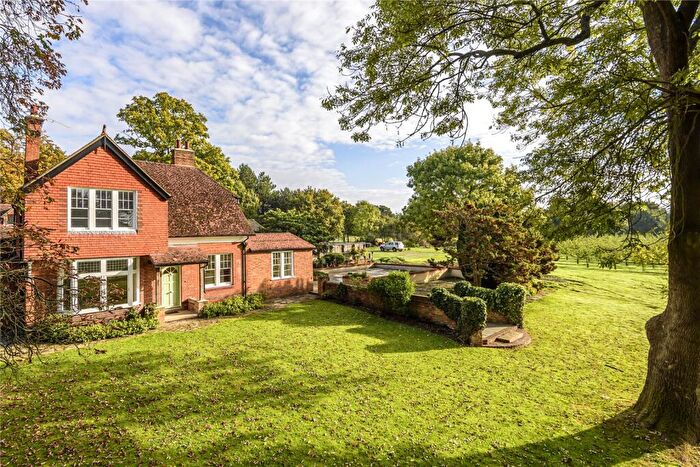 3 Bedroom Detached House To Rent In Chertsey Road, Chobham, Surrey, GU24