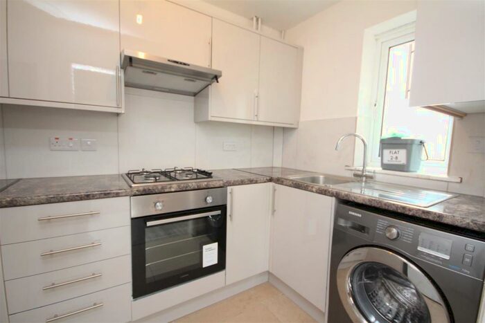 4 Bedroom Flat To Rent In Madrid Road, Guildford, GU2