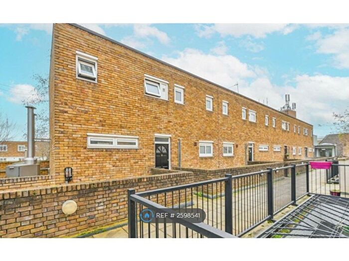 2 Bedroom Maisonette To Rent In Vaynor House, London, N7