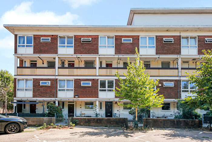 2 Bedroom Maisonette For Sale In Fairfoot Road, E3