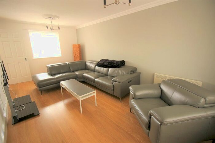 2 Bedroom Flat To Rent In Kingsway Court, City Centre, L3