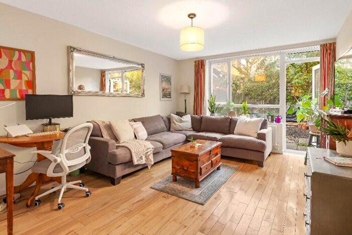4 Bedroom House To Rent In Fawcett Close, SW11