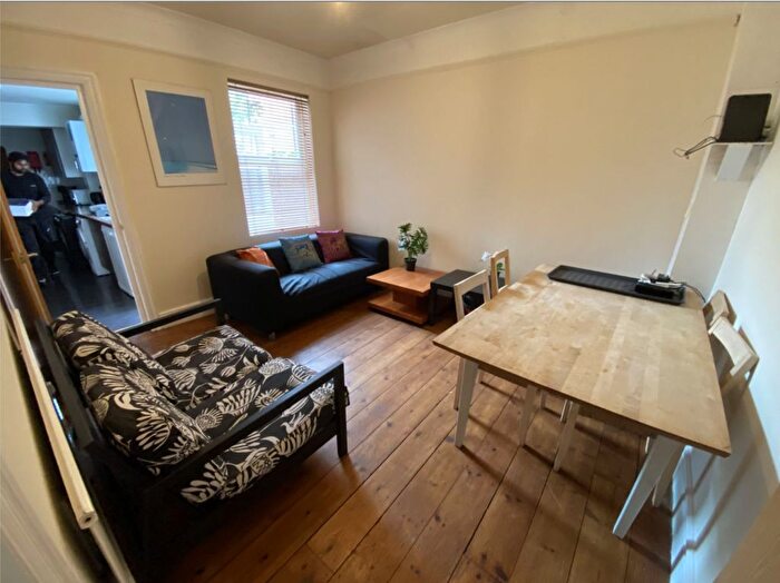 6 Bedroom Terraced House To Rent In Bishops Road, Reading, RG6