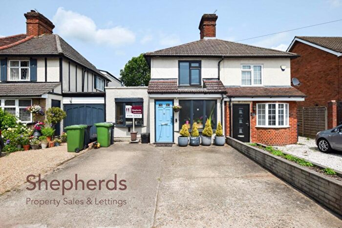 3 Bedroom Semi-Detached House For Sale In Cuffley Hill, Goffs Oak, EN7