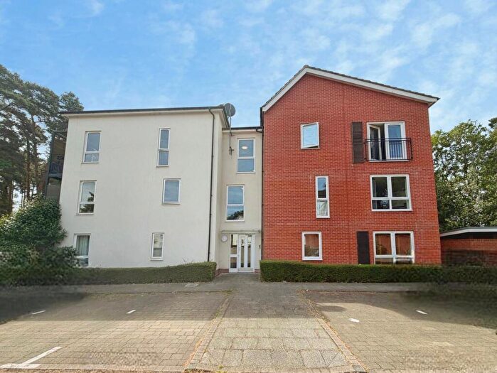 2 Bedroom Apartment For Sale In Jaguar Lane, Bracknell, Berkshire, RG12