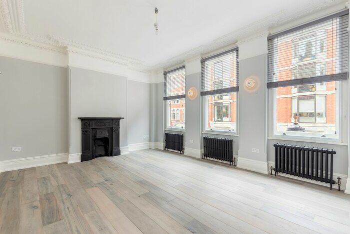 3 Bedroom Flat To Rent In Shaftesbury Avenue, London, W1D