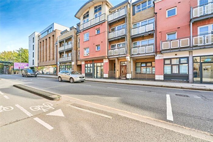 2 Bedroom Flat For Sale In London Road, Kingston Upon Thames, KT2