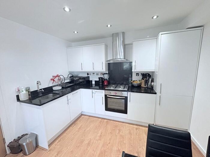 1 Bedroom Flat For Sale In Larkshall Road, London, E4