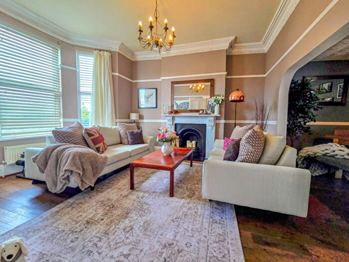 4 Bedroom End Of Terrace House For Sale In Knighton Road, Plymouth, PL4