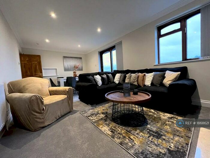 4 Bedroom Flat To Rent In Dollis Hill Lane, London, NW2