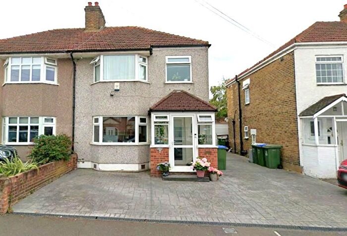 3 Bedroom Semi-Detached House To Rent In Stevedale Road, Welling, DA16