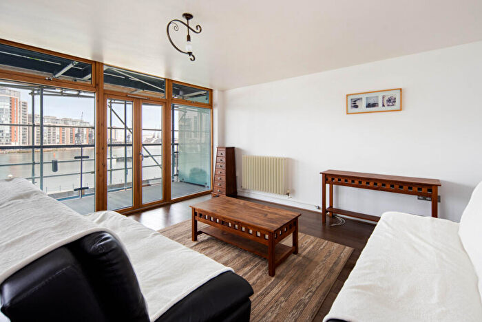 2 Bedroom Flat For Sale In Hanover Avenue, London, E16