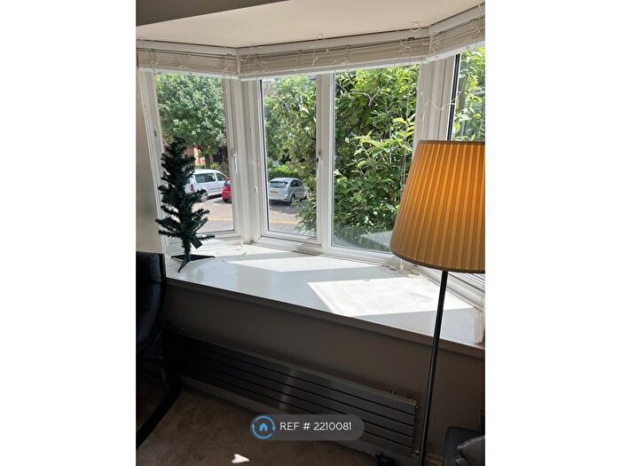 2 Bedroom Flat To Rent In Bunnung Way, London, N7