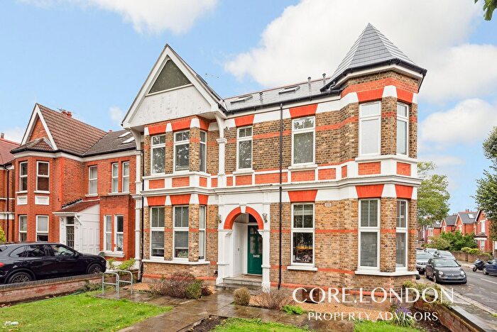 2 Bedroom Flat To Rent In The Avenue, Ealing, W13