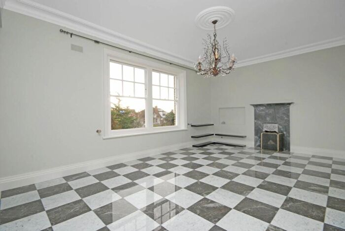 3 Bedroom Flat To Rent In Kidderpore Gardens, Hampstead, London, NW3