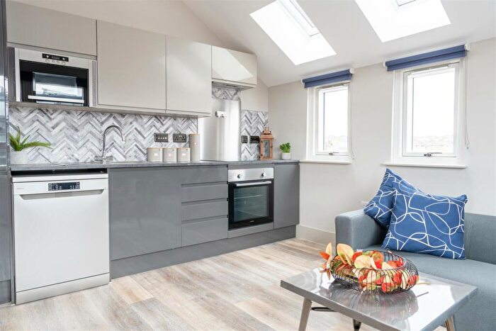3 Bedroom Flat To Rent In Gloucester Road, Bristol, BS7