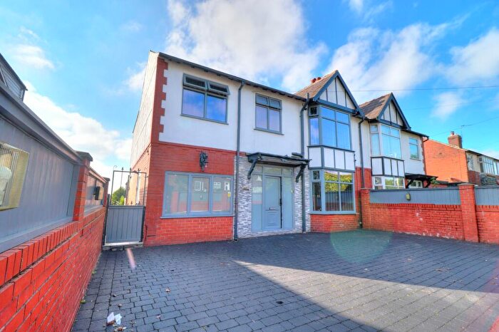 4 Bedroom Semi-Detached House For Sale In Chorley Old Road, Heaton, Bolton, BL1