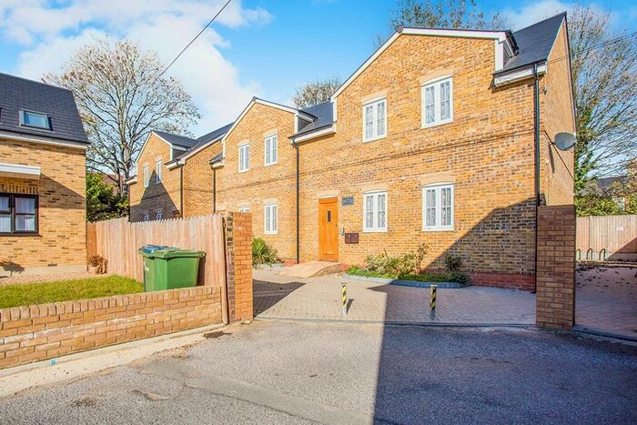 2 Bedroom Flat To Rent In St. Albans Road, Watford, WD17