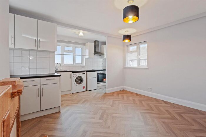 2 Bedroom Flat To Rent In Bridge House South, Boston Manor Road, Brentford, TW8