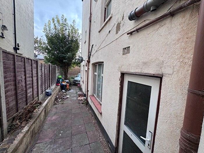 1 Bedroom Property To Rent In Station Road, Westcliff-On-Sea, SS0