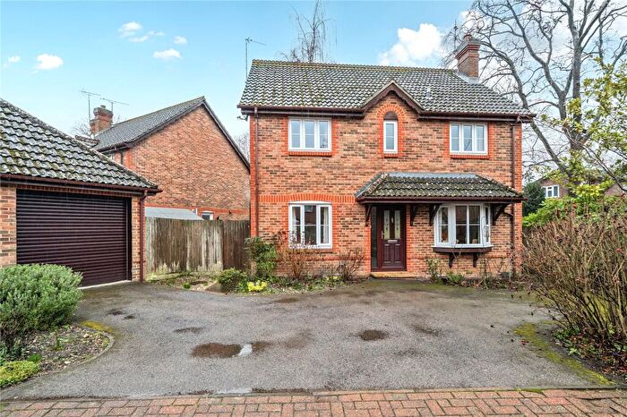 4 Bedroom Detached House For Sale In Winchcombe Close, Fleet, Hampshire, GU51