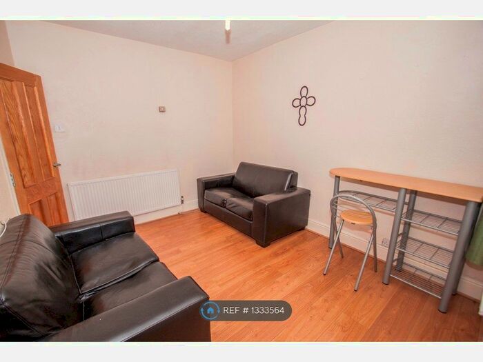 3 Bedroom Semi-Detached House To Rent In Gordon Avenue, Southampton, SO14