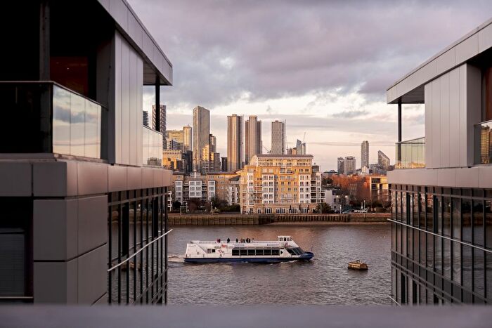 3 Bedroom Flat To Rent In Victoria Parade, London, SE10