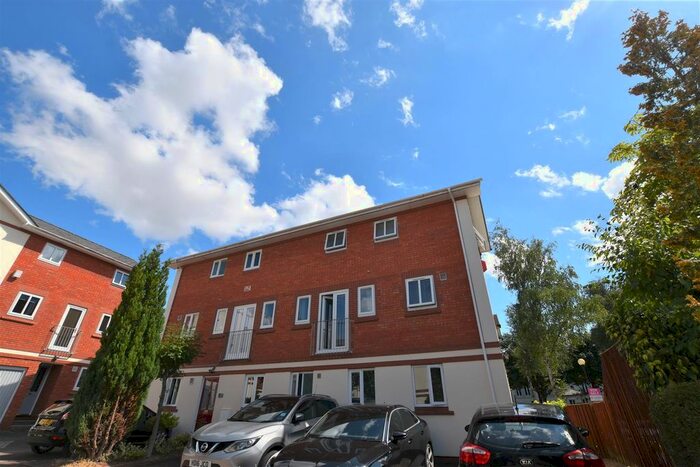 2 Bedroom Flat To Rent In King Edmunds Square, Worcester, WR1