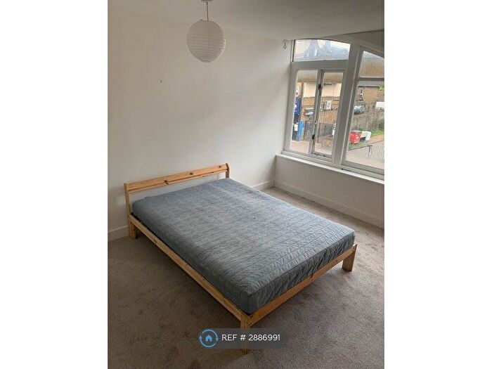 2 Bedroom Flat To Rent In High Road Leytonstone, London, E11