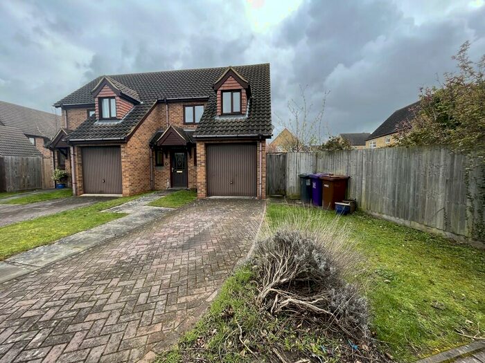 2 Bedroom Semi-Detached House To Rent In Kestrel Way, Royston, SG8