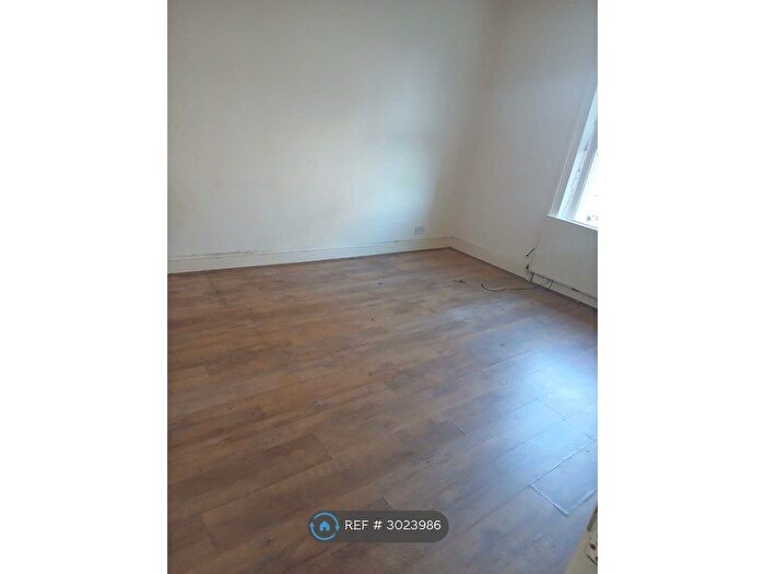 2 Bedroom Flat To Rent In Woodgrange Road, London, E7