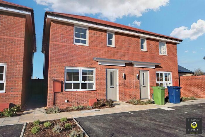 3 Bedroom Semi-Detached House To Rent In Burnet Close, Gloucester, GL3