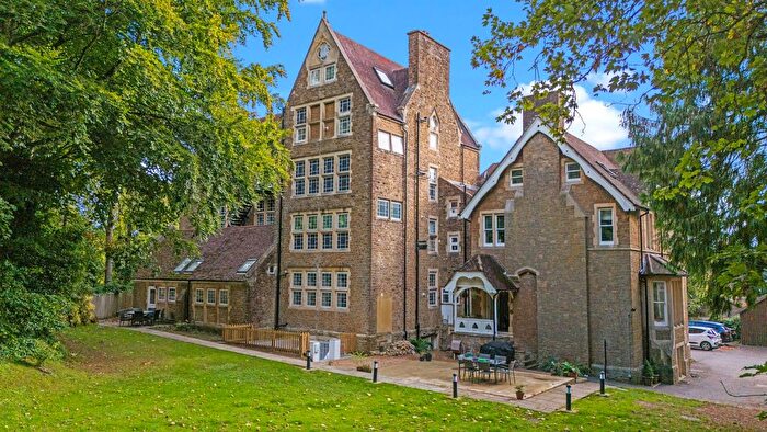 2 Bedroom Flat For Sale In Filmer Grove, Godalming, GU7