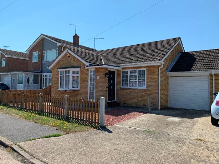2 Bedroom Bungalow To Rent In Winterswyk Avenue, Canvey Island, SS8