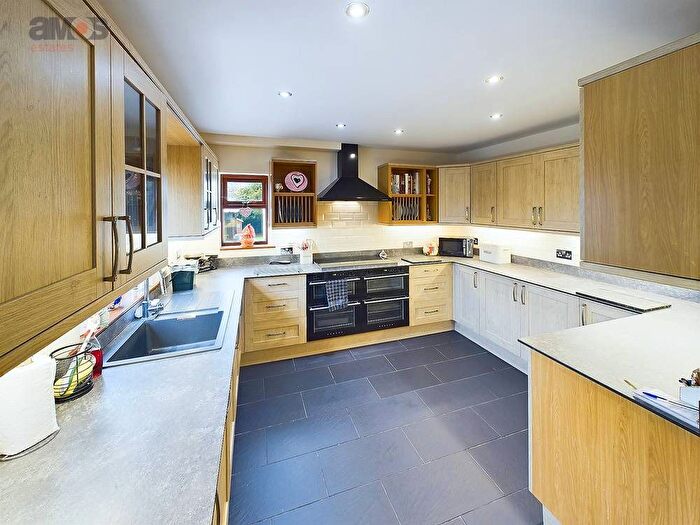 5 Bedroom Detached House For Sale In Main Road, Hockley, SS5