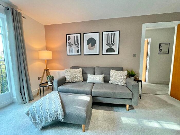 1 Bedroom Flat To Rent In Oaklands Court, Worcester, WR5