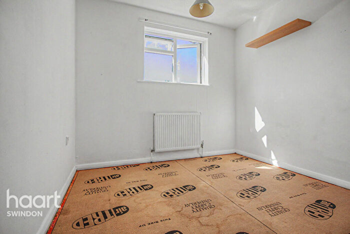 3 Bedroom Terraced House To Rent In Oakham Close, Swindon, SN5