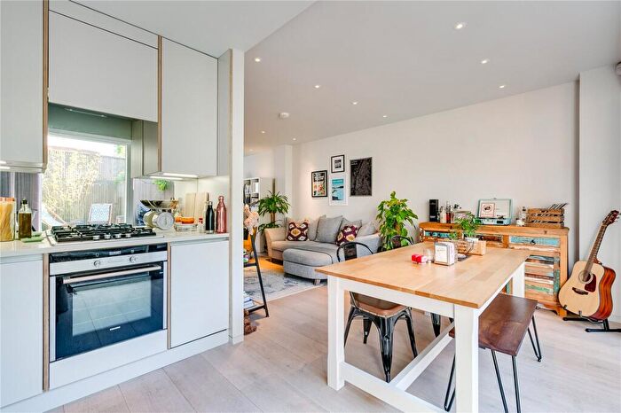 2 Bedroom House To Rent In Glentham Road, London, SW13