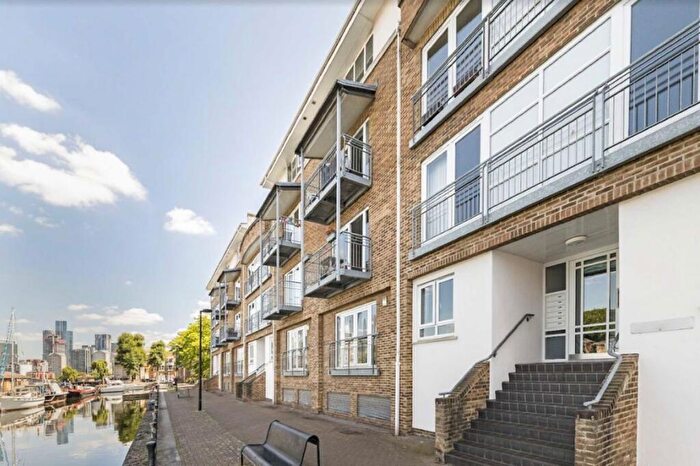 2 Bedroom Flat To Rent In Rainbow Quay, Surrey Quays, SE16