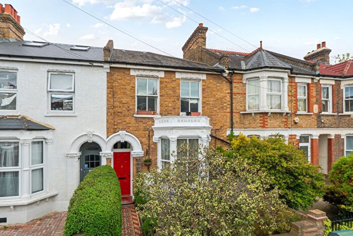 2 Bedroom Flat For Sale In Bowness Road, London, SE6