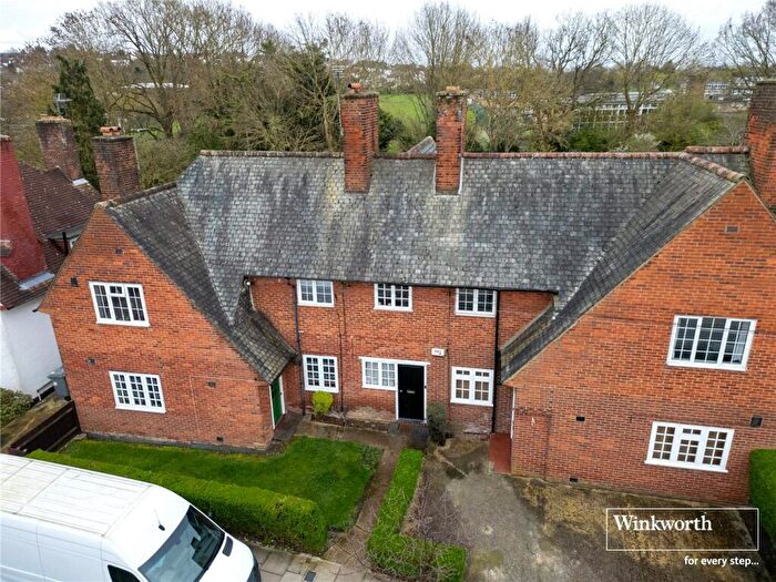 2 Bedroom Maisonette To Rent In Goldsmith Lane, Kingsbury, London, NW9