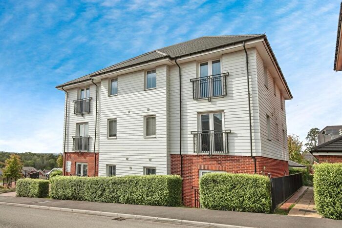 2 Bedroom Flat For Sale In Virginia Drive, Haywards Heath, RH16