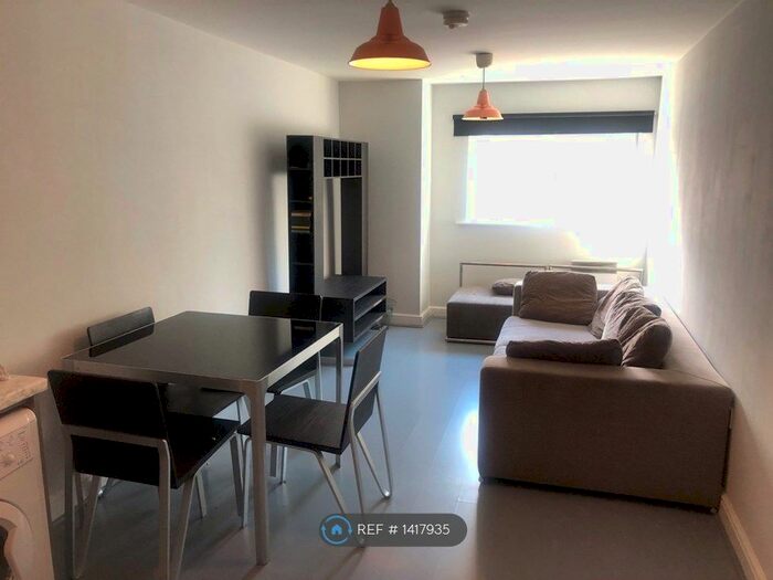 2 Bedroom Flat To Rent In Moss Lane East, Manchester, M14