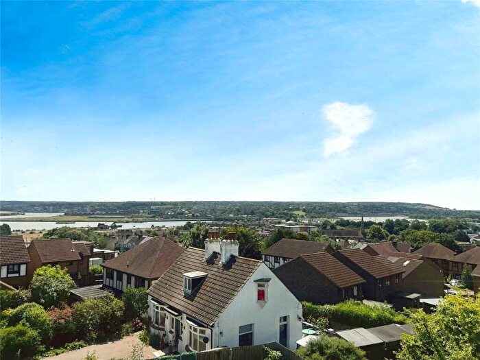 2 Bedroom Flat To Rent In Hillside Avenue, Strood, Rochester, Kent, ME2