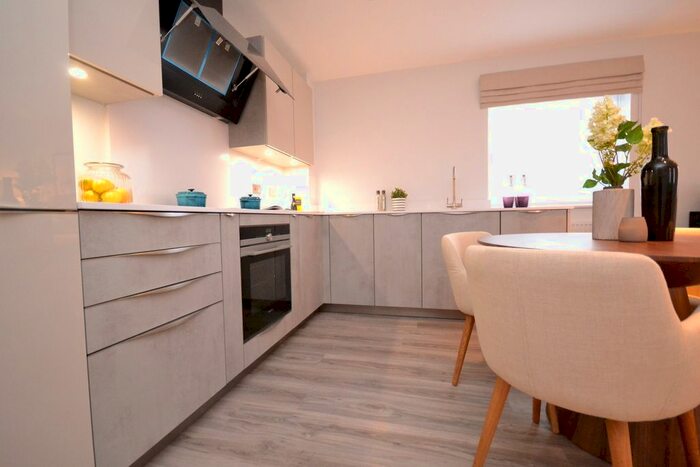 2 Bedroom Flat To Rent In Trinity Mews, Onslow Road, Guildford, GU1