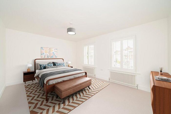 4 Bedroom Flat To Rent In Knowsley Road, Battersea, SW11