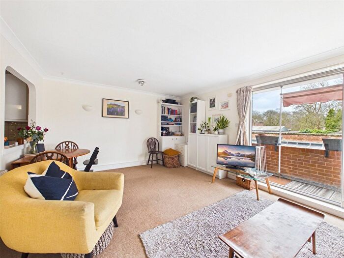 2 Bedroom Flat To Rent In Cambridge Park, East Twickenham, TW1