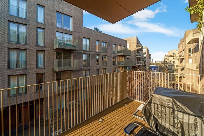 1 Bedroom Flat For Sale In Halyards Court, Brentford, TW8