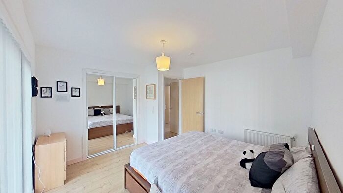 2 Bedroom Flat To Rent In Colonsay Close, Edinburgh, EH5